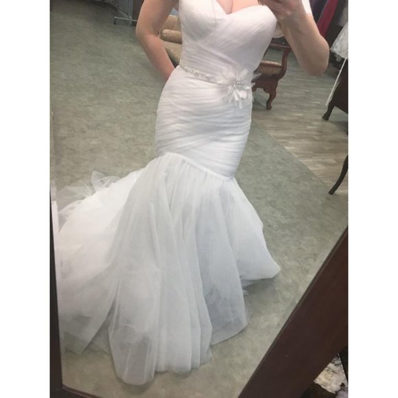 New White Wedding Dress, Small Size 6, Off-the-Shoulder, Mermaid, Corset Lace-up - Picture 11 of 15